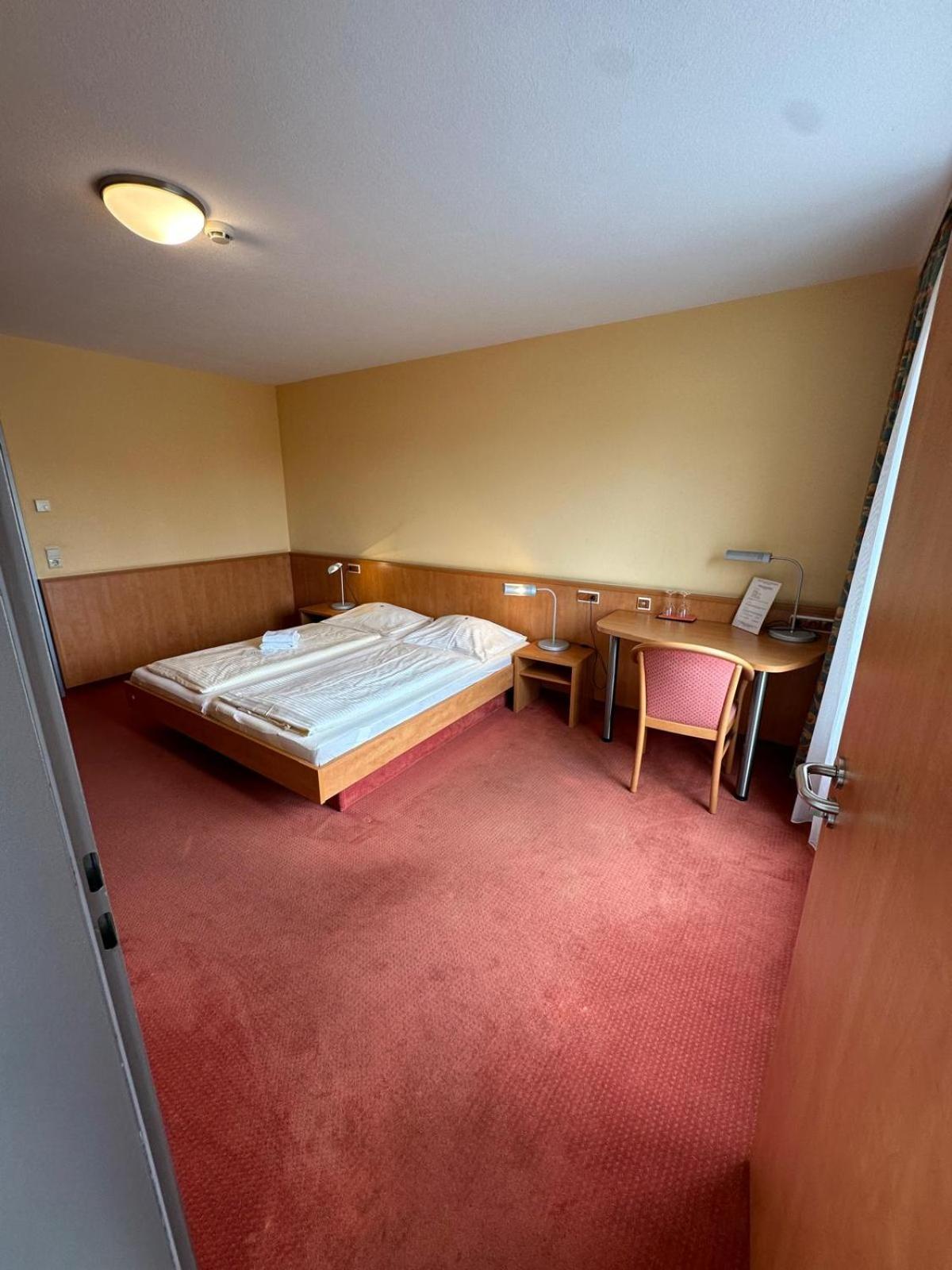 Gasthaus - Hotel Neue Post Meitingen Exteriér fotografie