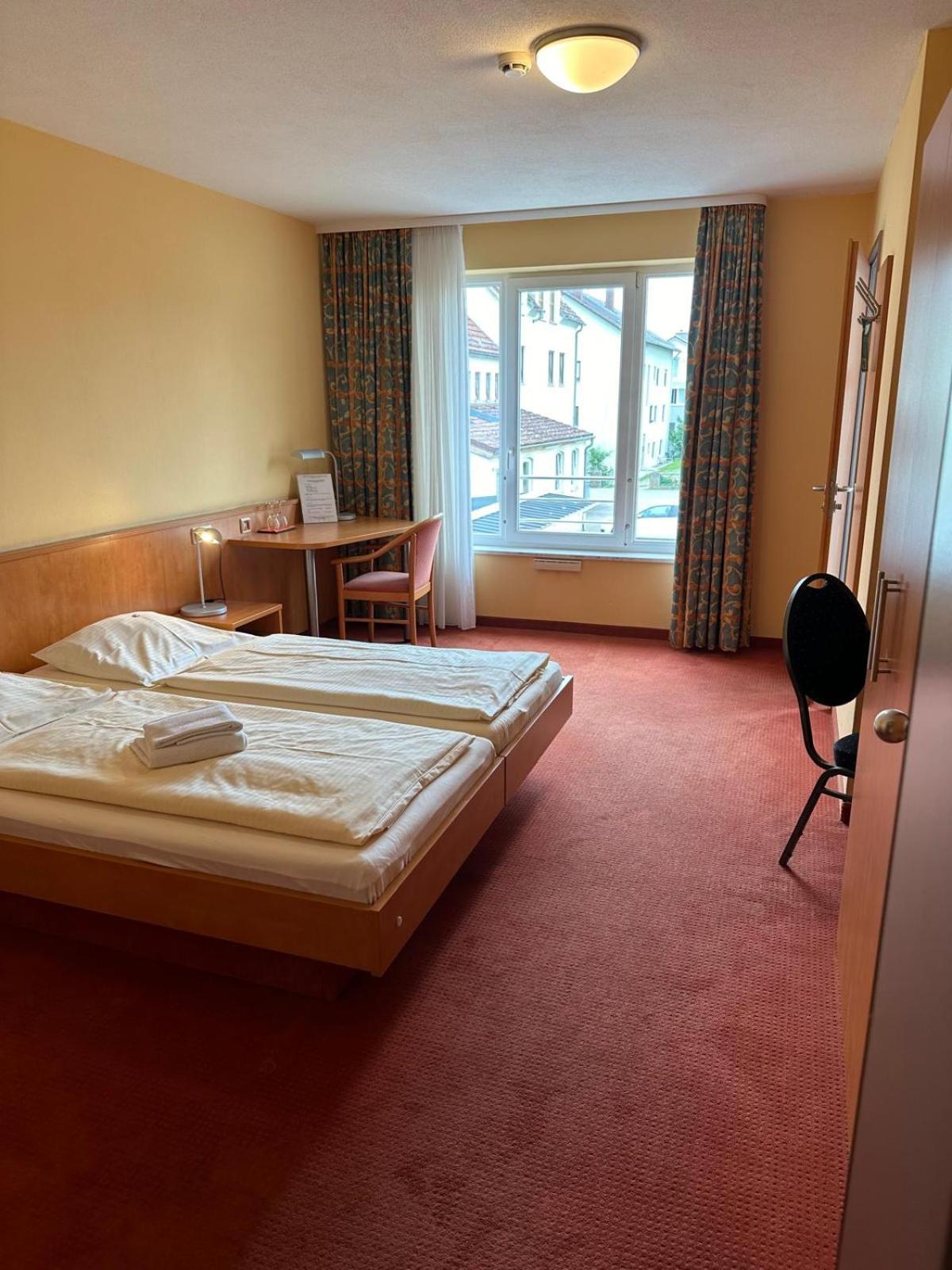 Gasthaus - Hotel Neue Post Meitingen Exteriér fotografie