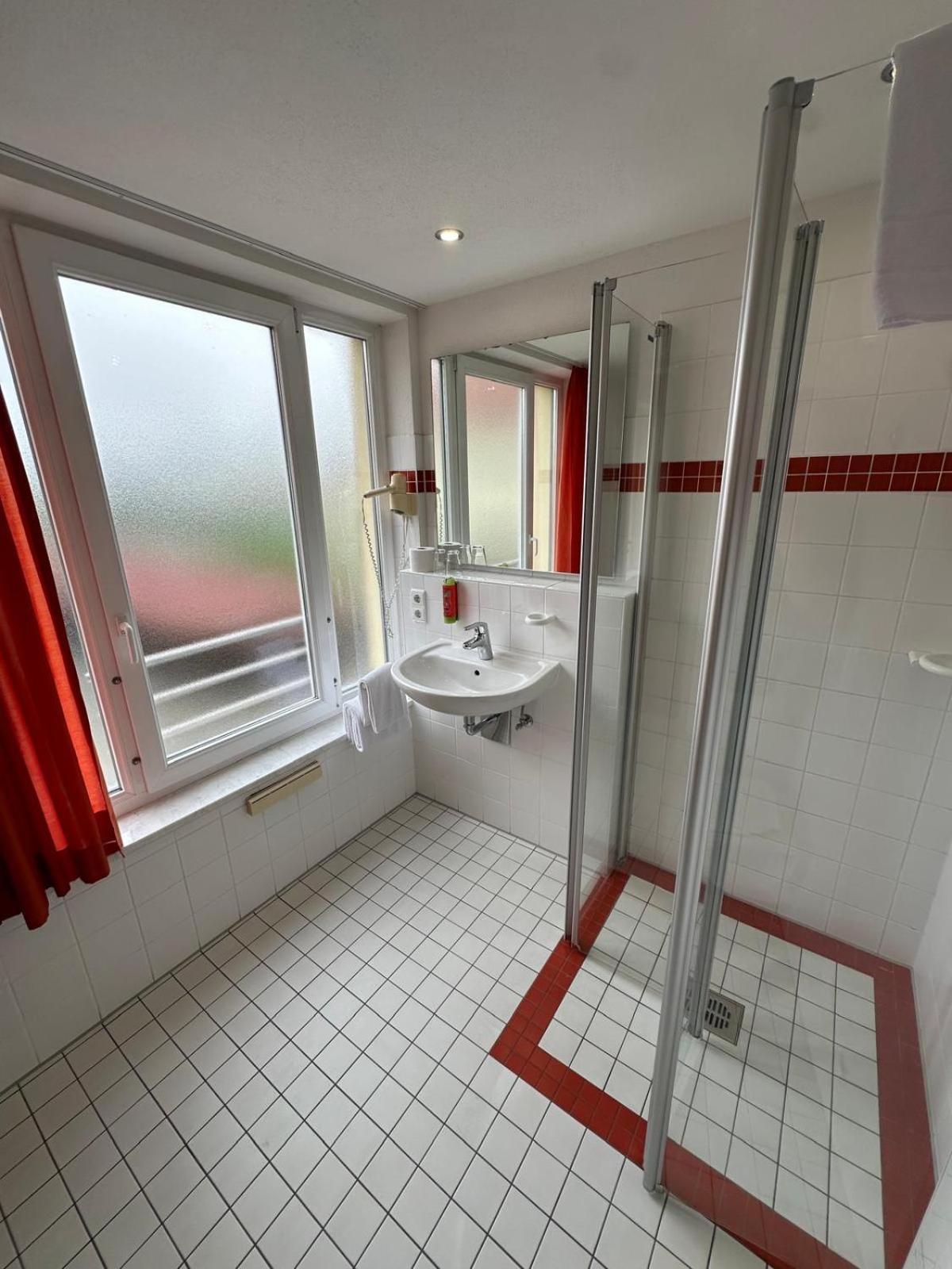 Gasthaus - Hotel Neue Post Meitingen Exteriér fotografie